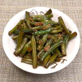 GREEN BEANS AND PORK